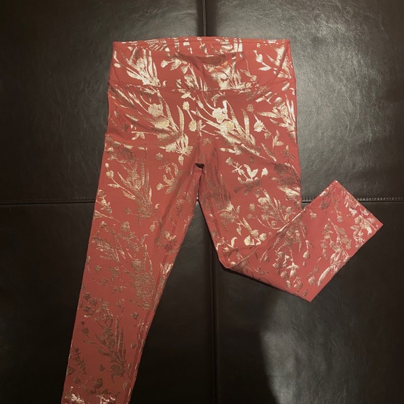 Fabletics Mid-Rise Printed Powerhold Capri - Picture 3 of 6